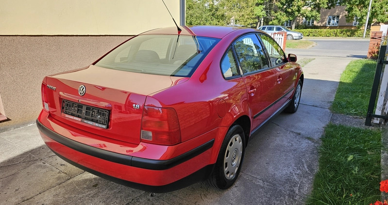 Volkswagen Passat cena 11700 przebieg: 180000, rok produkcji 1998 z Kępno małe 352